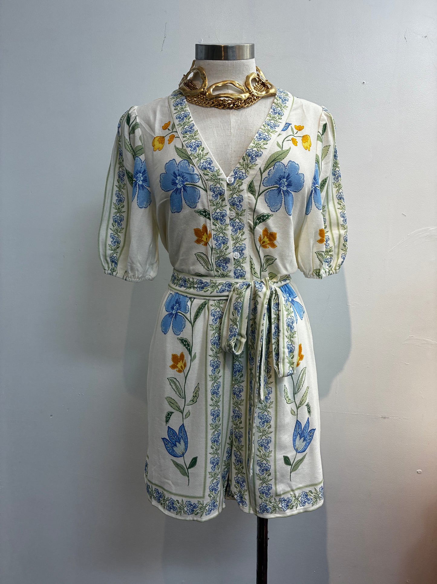 Jumpsuit with blue flowers ๐๐งก